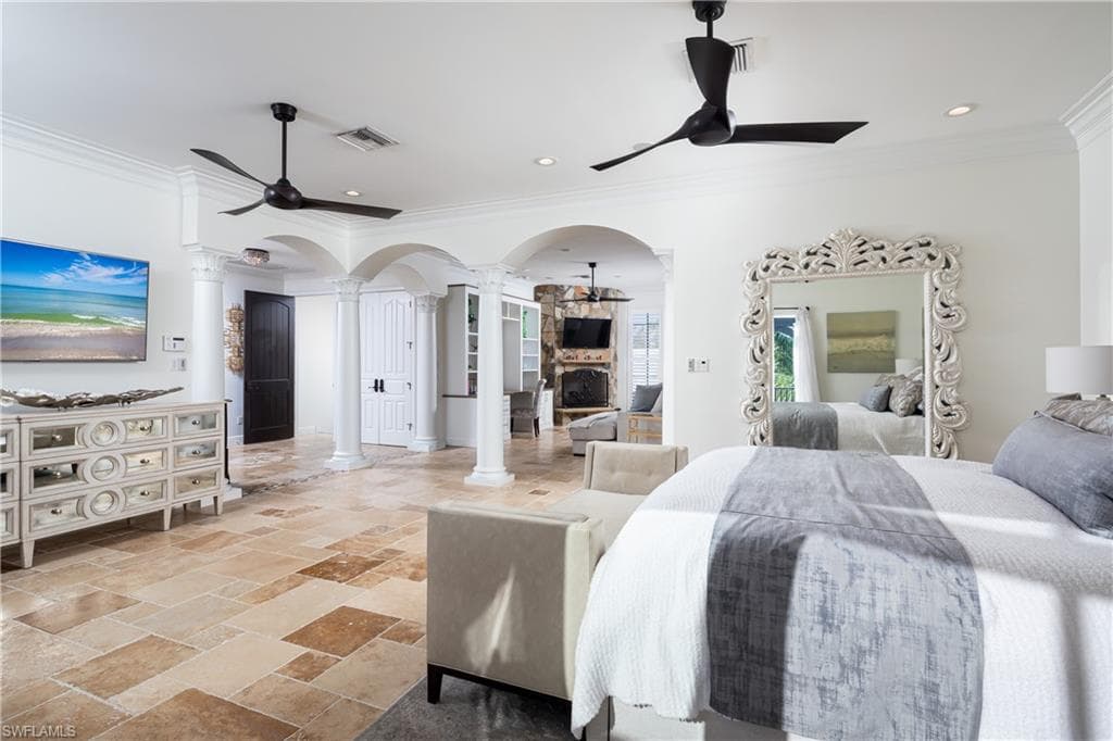 391 Palermo CIR, FORT MYERS BEACH FL 33931-25