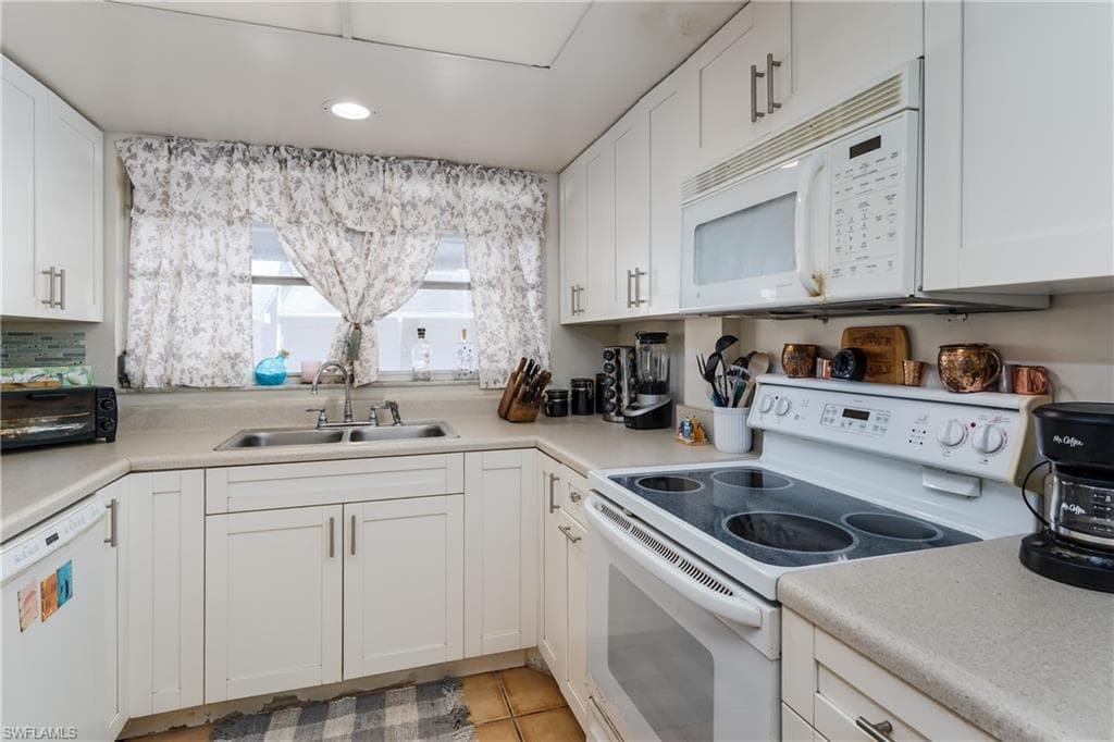 20 Watercolor WAY, NAPLES FL 34113-10