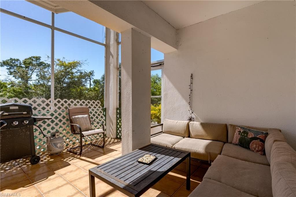 20 Watercolor WAY, NAPLES FL 34113-3