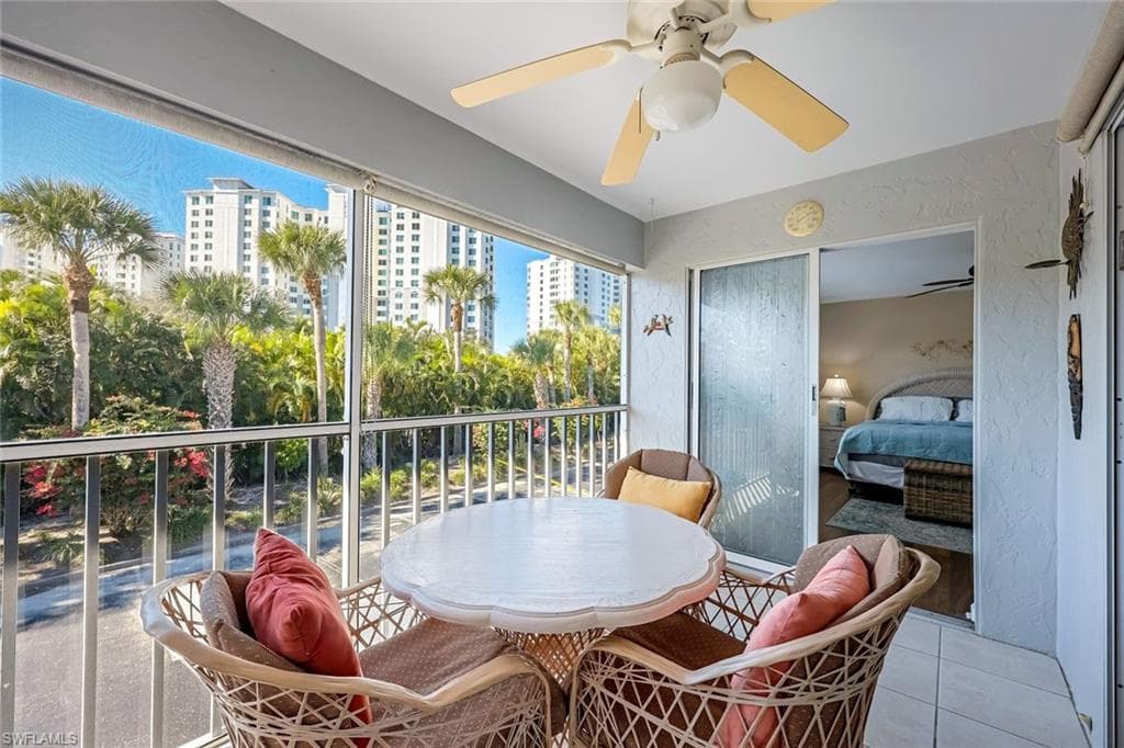509 Roma CT # 202, NAPLES FL 34110-16