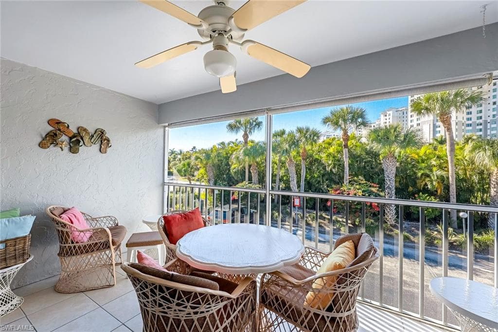 509 Roma CT # 202, NAPLES FL 34110-15