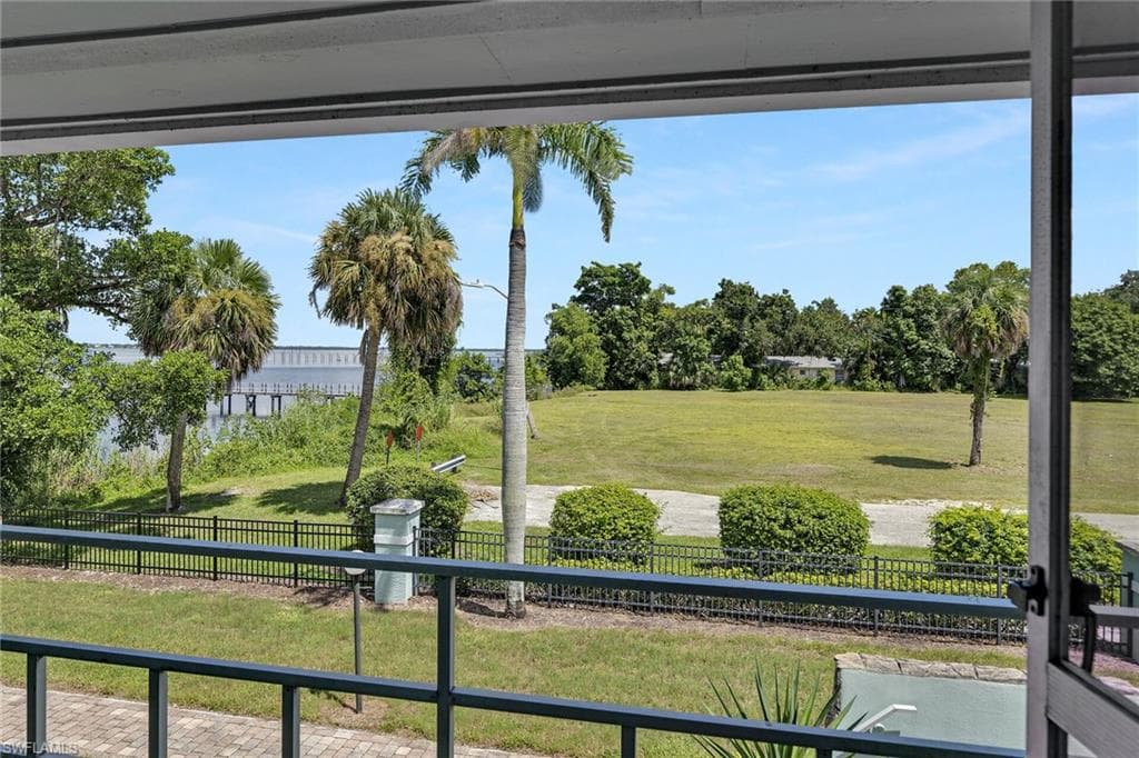 3225 E Riverside DR, FORT MYERS FL 33916-12