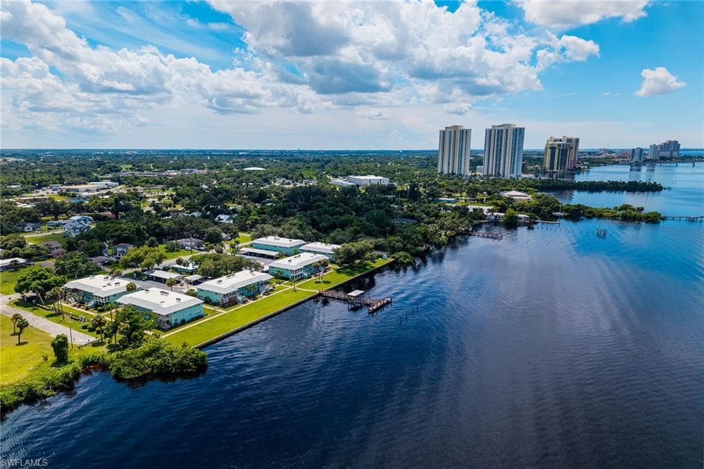3225 E Riverside DR, FORT MYERS FL 33916-24