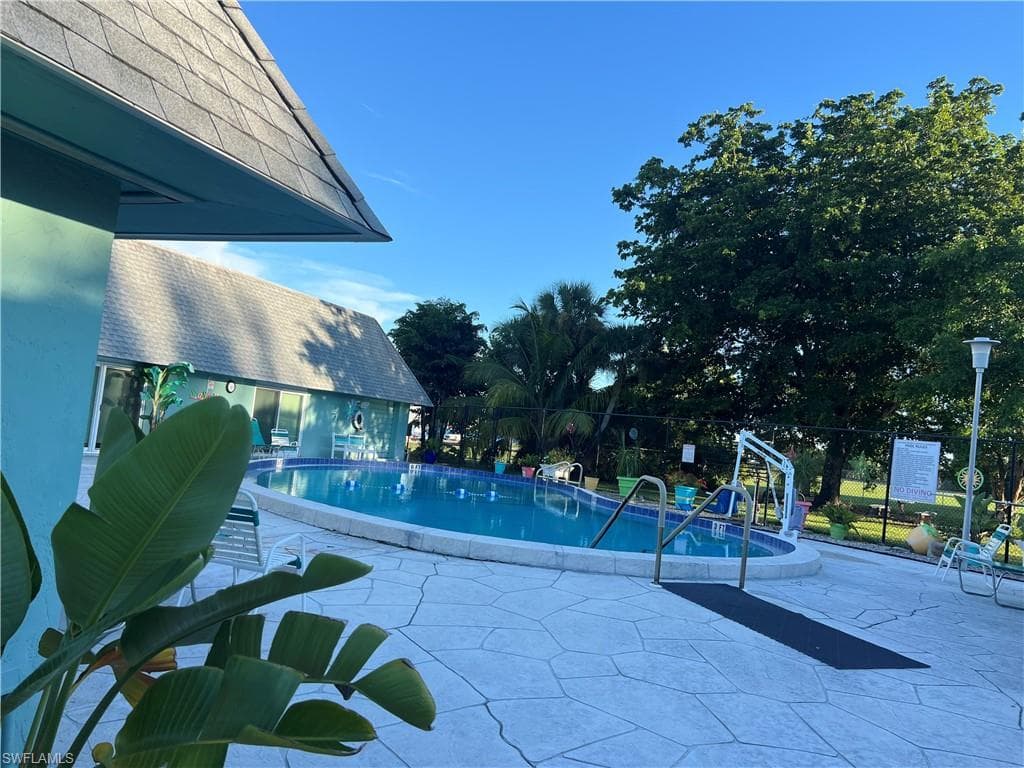 120 Grassy Key LN # 38, NAPLES FL 34114-26