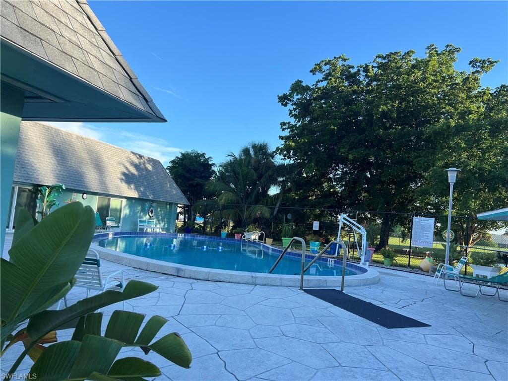 120 Grassy Key LN # 38, NAPLES FL 34114-20