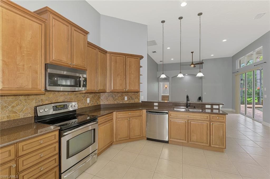 14711 2nd Avenue CIR NE, BRADENTON FL 34212-40