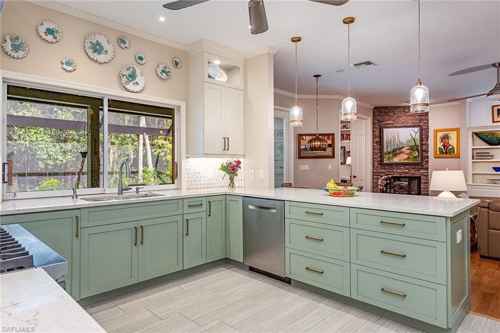 6897 Wellington DR, NAPLES FL 34109-4