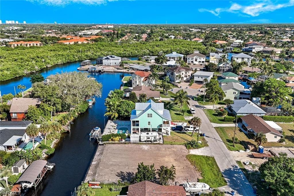 27281 Buccaneer DR, BONITA SPRINGS FL 34135-2