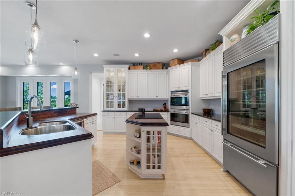 12901 Pond Apple DR E, NAPLES FL 34119-8
