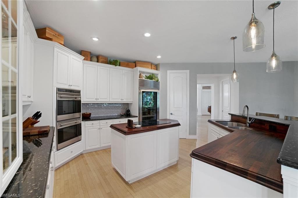 12901 Pond Apple DR E, NAPLES FL 34119-9