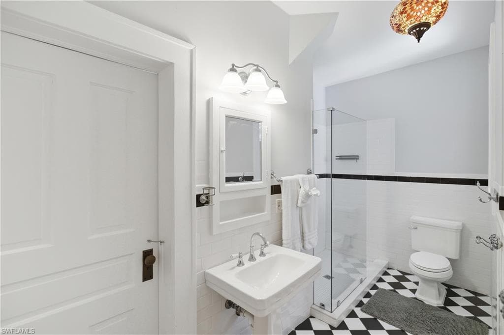 101 Fairview AVE, FORT MYERS FL 33905-19