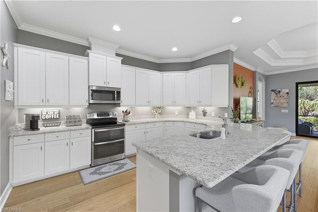9475 Isla Bella CIR, BONITA SPRINGS FL 34135-6