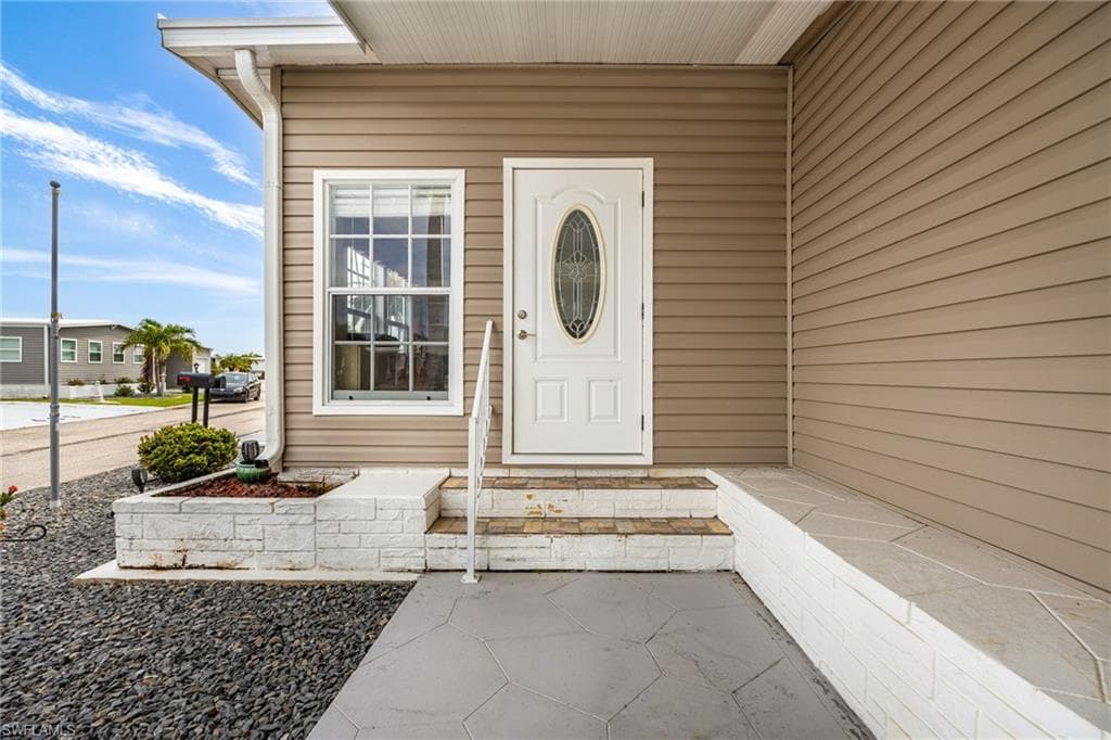 487 Jacklin LN, NORTH FORT MYERS FL 33903-2