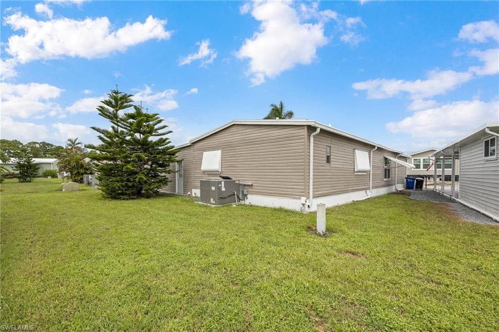 487 Jacklin LN, NORTH FORT MYERS FL 33903-23
