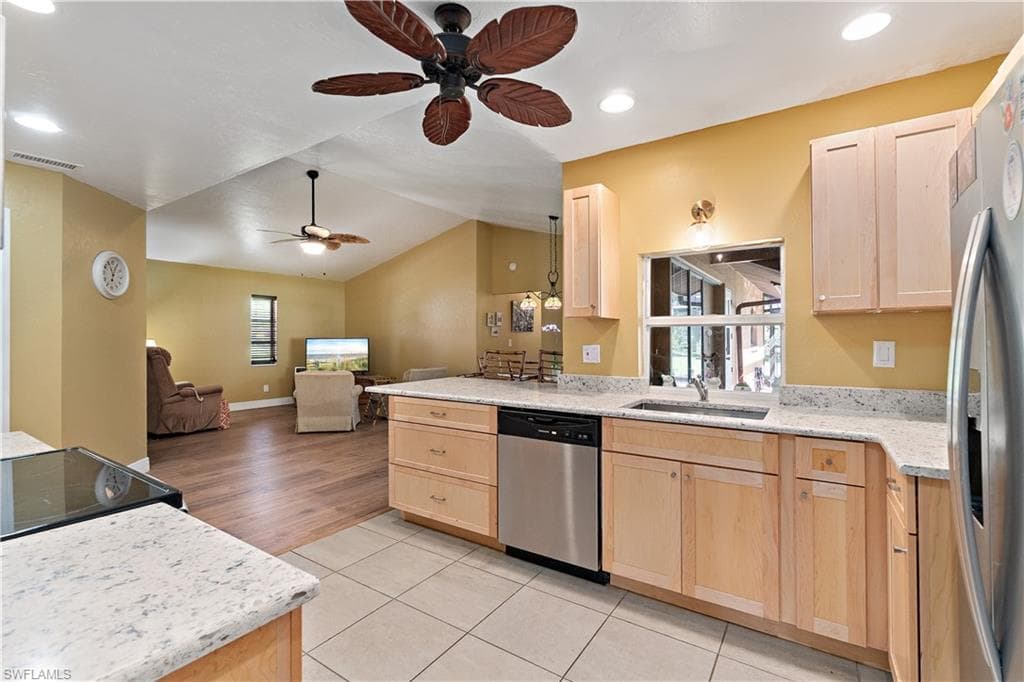 7220 Hendry Creek DR-7