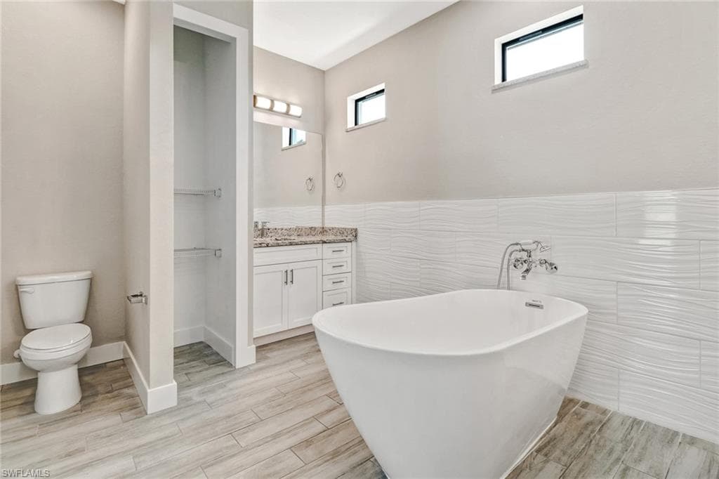 10621 Landau LN, BONITA SPRINGS FL 34135-12
