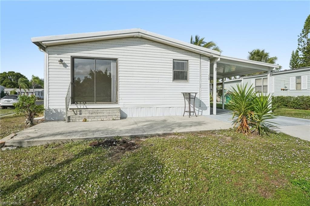 53 Grosbeak LN, NAPLES FL 34114-1