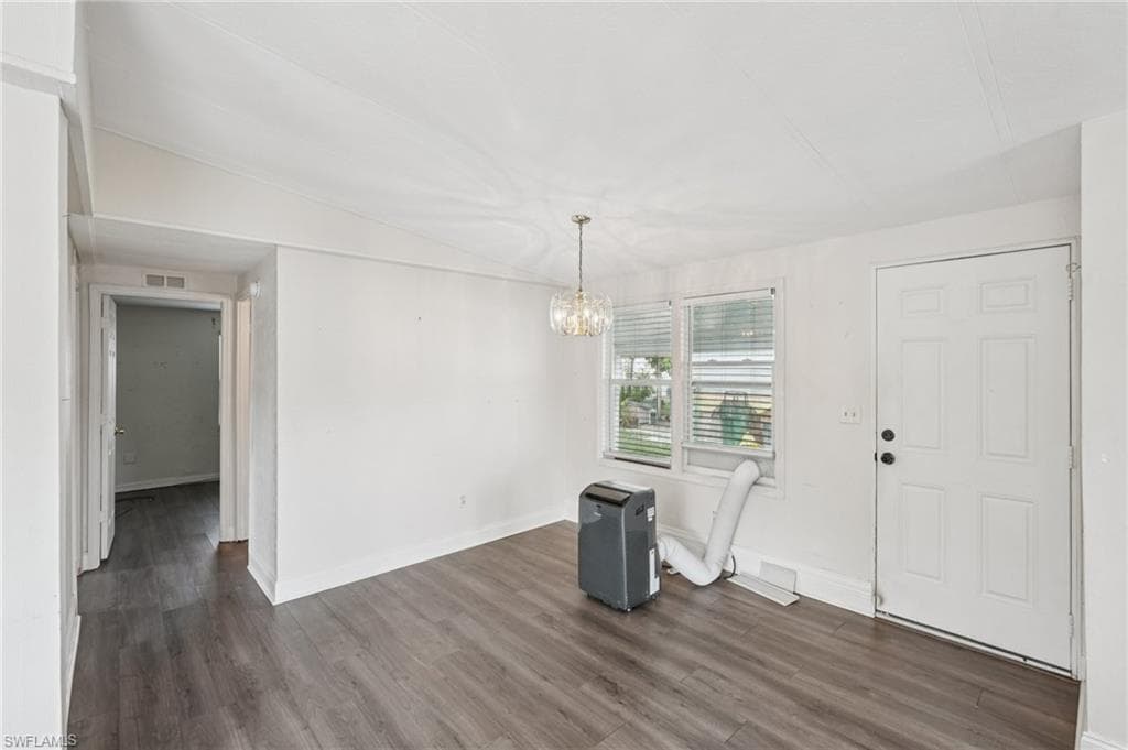 53 Grosbeak LN, NAPLES FL 34114-15