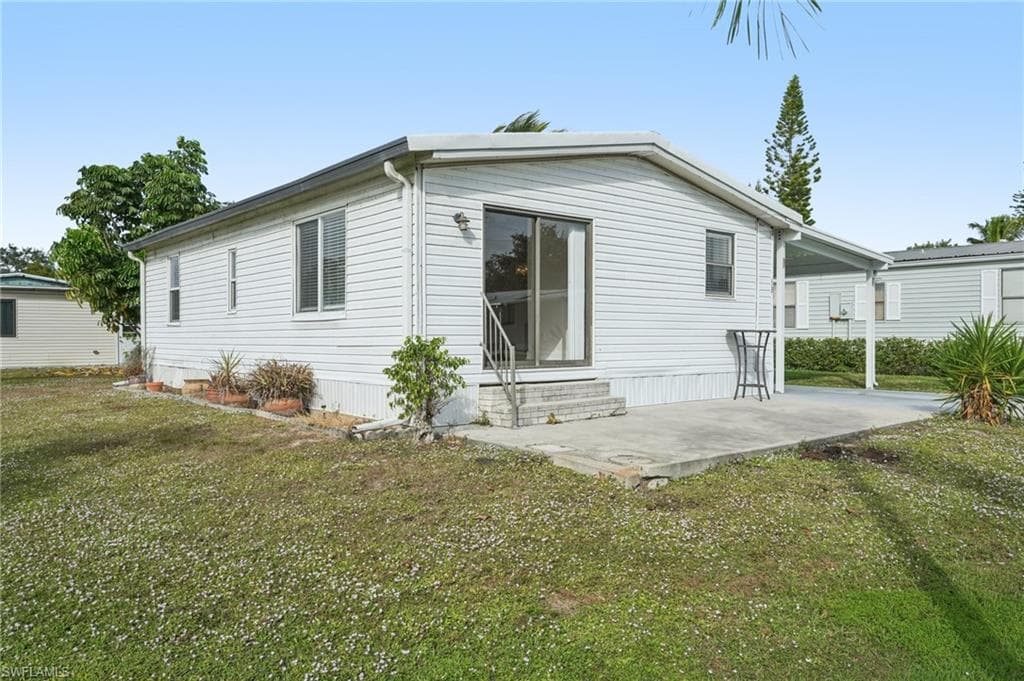 53 Grosbeak LN, NAPLES FL 34114-2