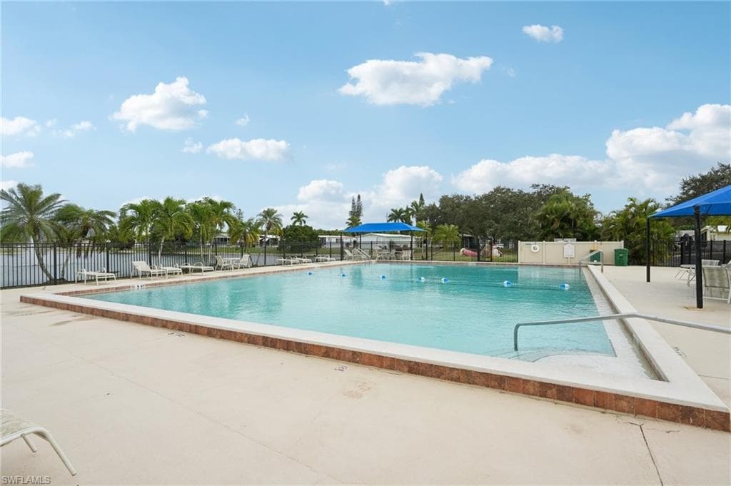 53 Grosbeak LN, NAPLES FL 34114-31