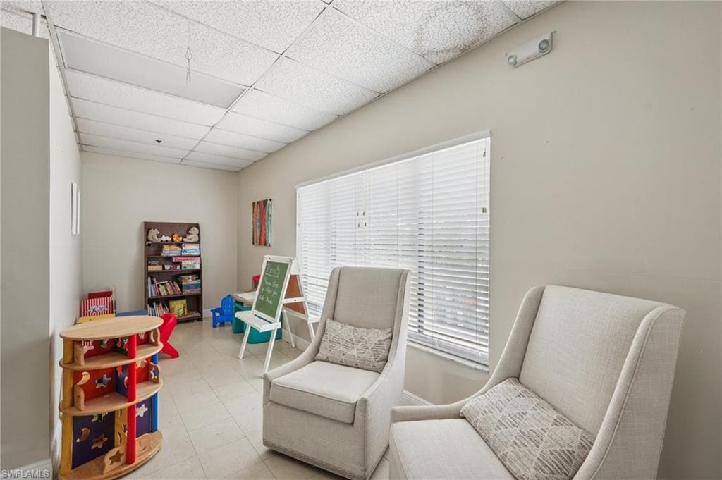 53 Grosbeak LN, NAPLES FL 34114-27