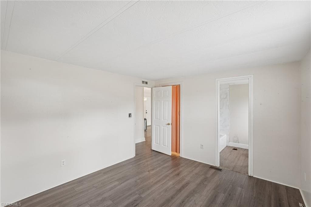 53 Grosbeak LN, NAPLES FL 34114-9