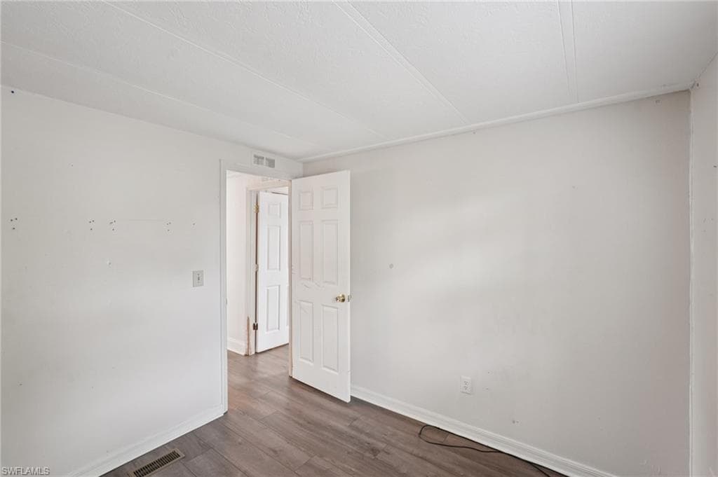 53 Grosbeak LN, NAPLES FL 34114-13