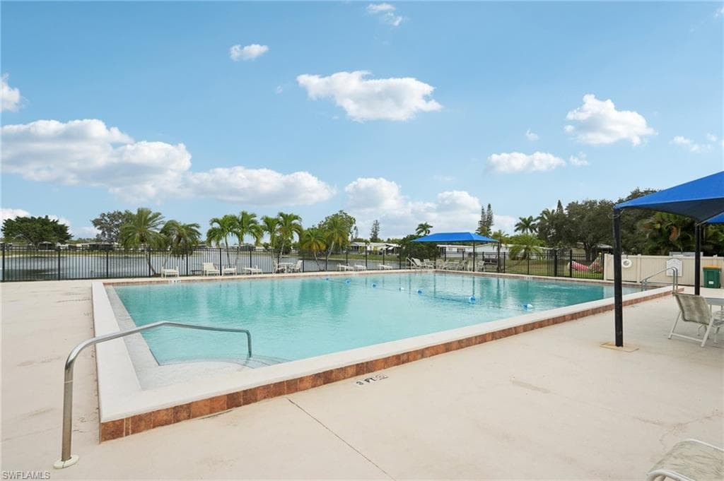 53 Grosbeak LN, NAPLES FL 34114-30