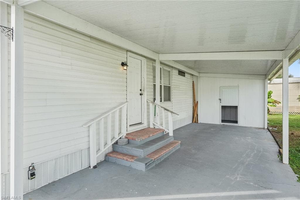 53 Grosbeak LN, NAPLES FL 34114-3