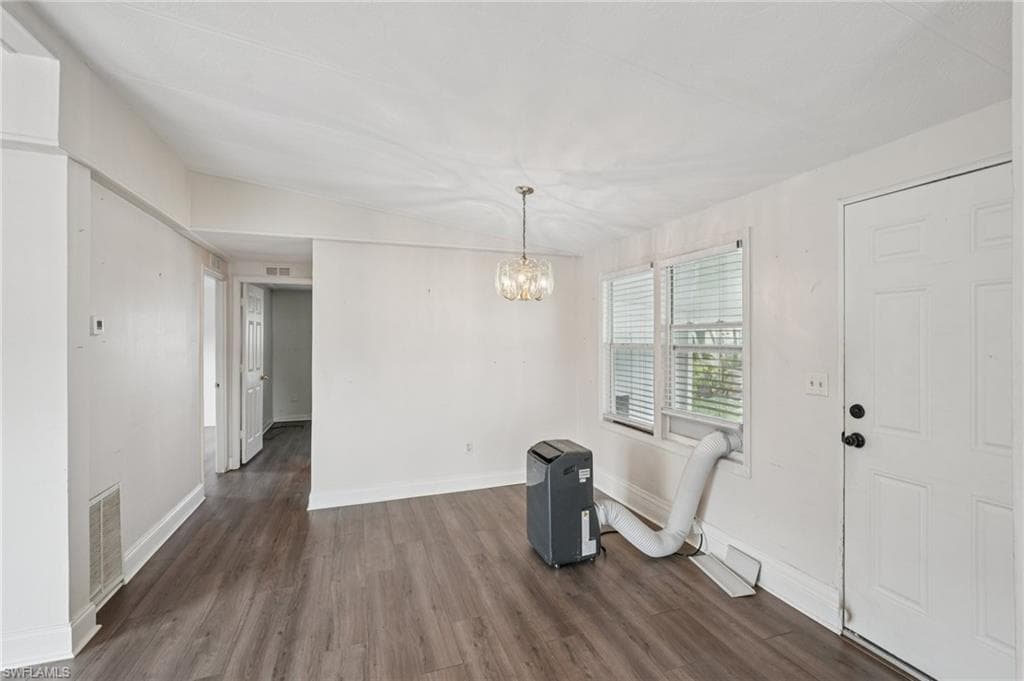 53 Grosbeak LN, NAPLES FL 34114-20