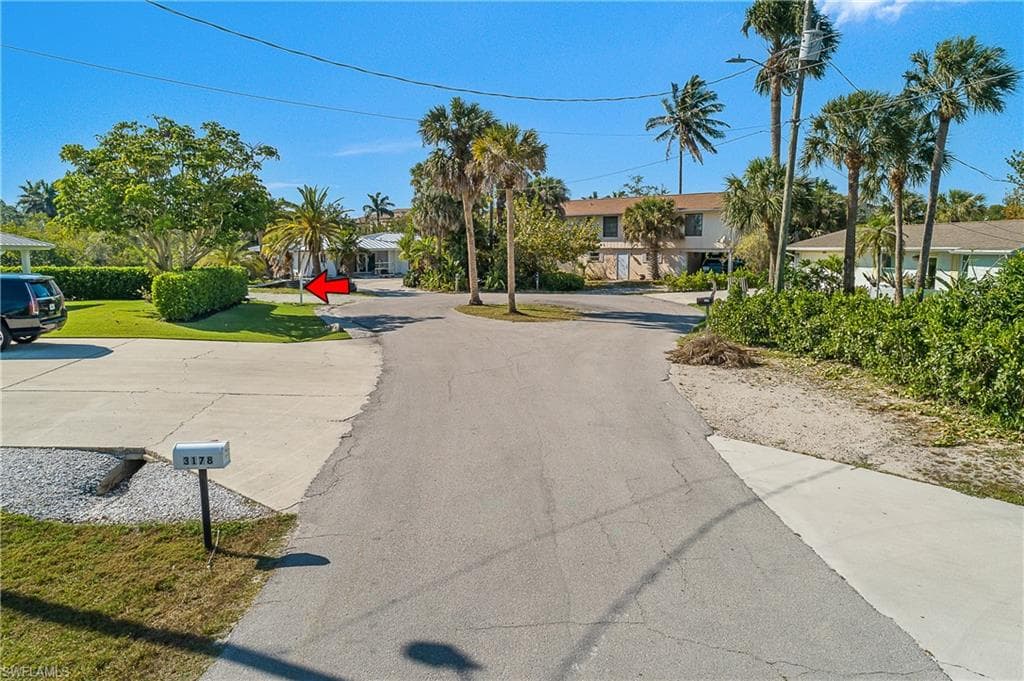 3164 Lakeview DR, NAPLES FL 34112-5