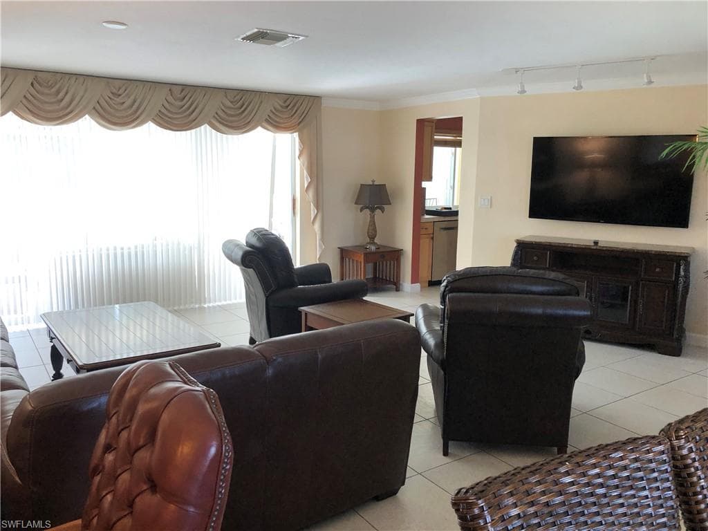 550 Forest Hills BLVD, NAPLES FL 34113-33