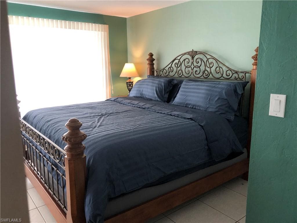 550 Forest Hills BLVD, NAPLES FL 34113-38