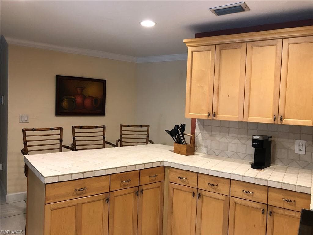 550 Forest Hills BLVD, NAPLES FL 34113-7