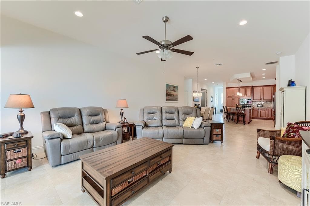 21530 Strada Nuova CIR # 215, ESTERO FL 33928-6