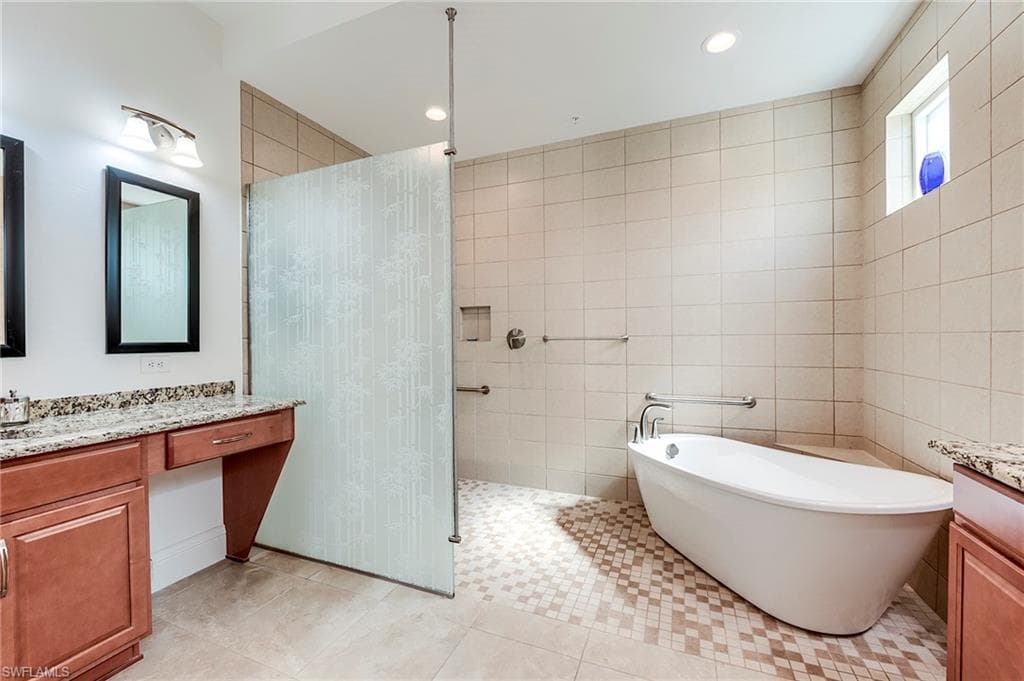 21530 Strada Nuova CIR # 215, ESTERO FL 33928-18