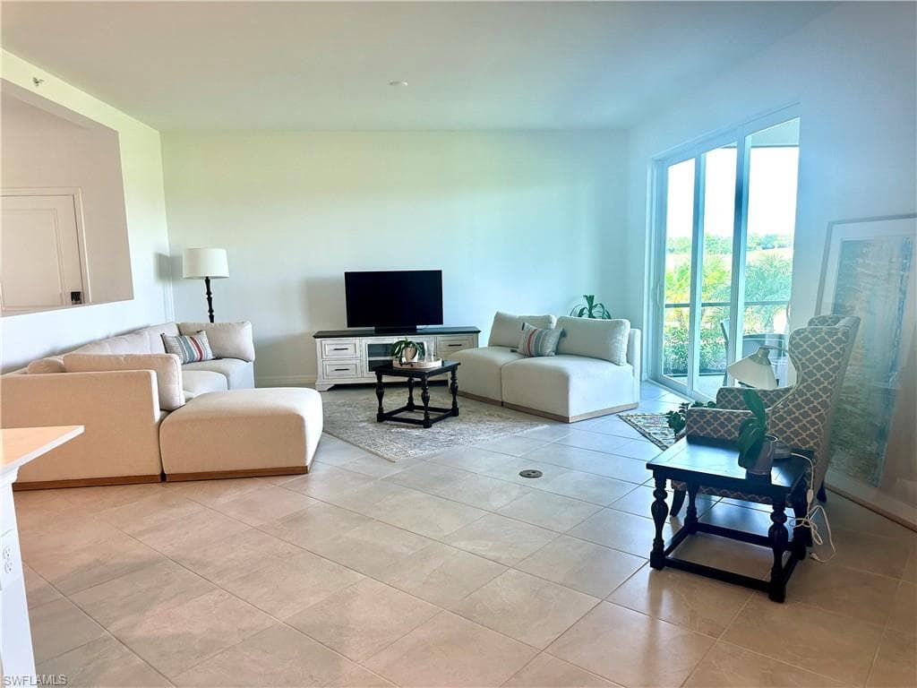 20610 Hazelnut CT 1511-15