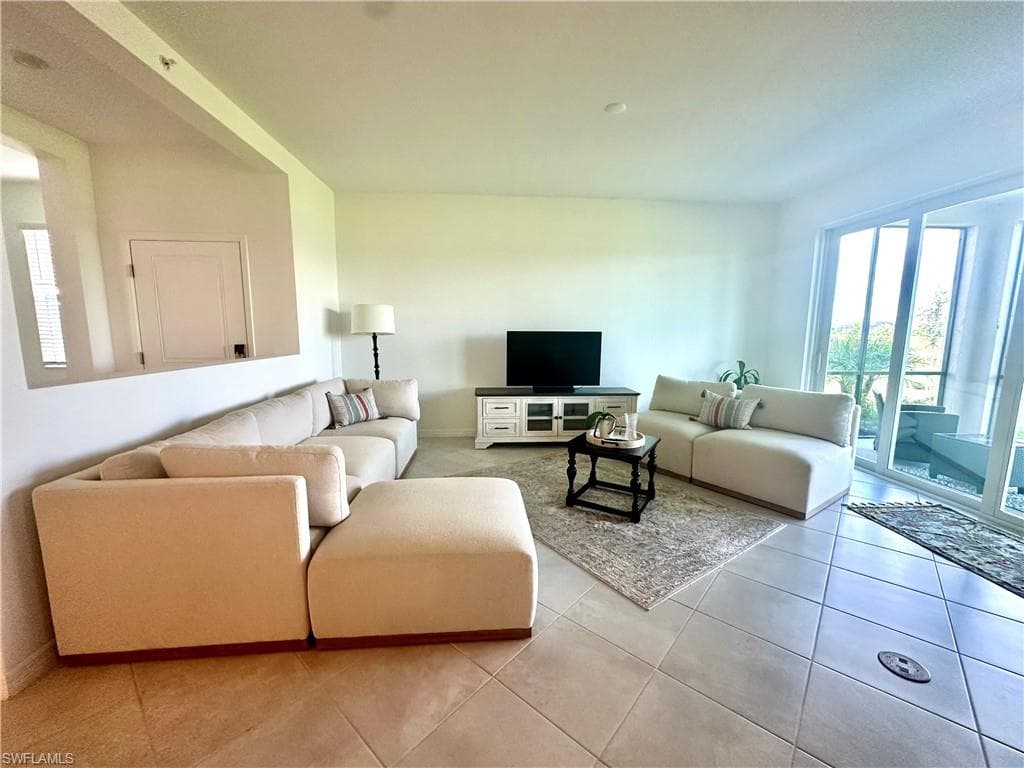 20610 Hazelnut CT 1511-14