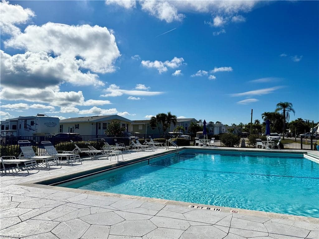 447 Cheetah DR, NAPLES FL 34114-37