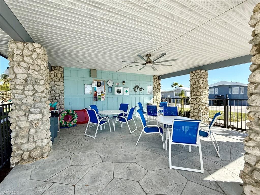 447 Cheetah DR, NAPLES FL 34114-36