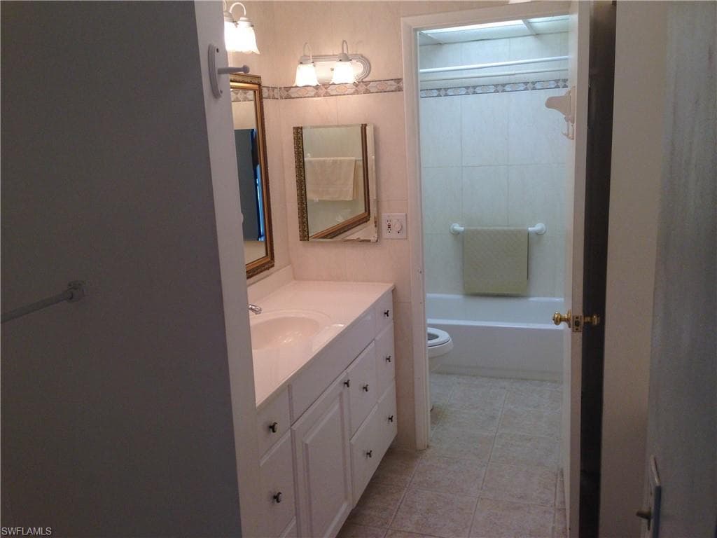 3760 INVERRARY DR # 1W, LAUDERHILL FL 33319-8