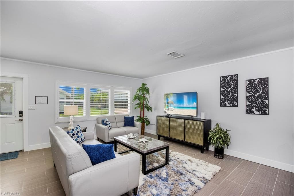 240 Fairweather LN, FORT MYERS BEACH FL 33931-7