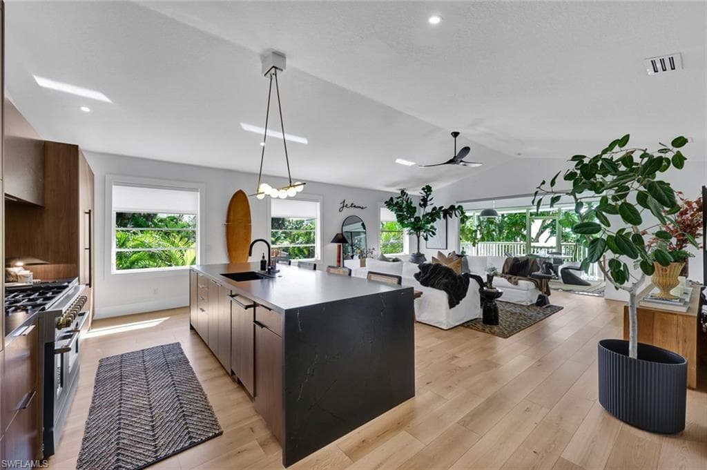 746 Park AVE, NAPLES FL 34110-3