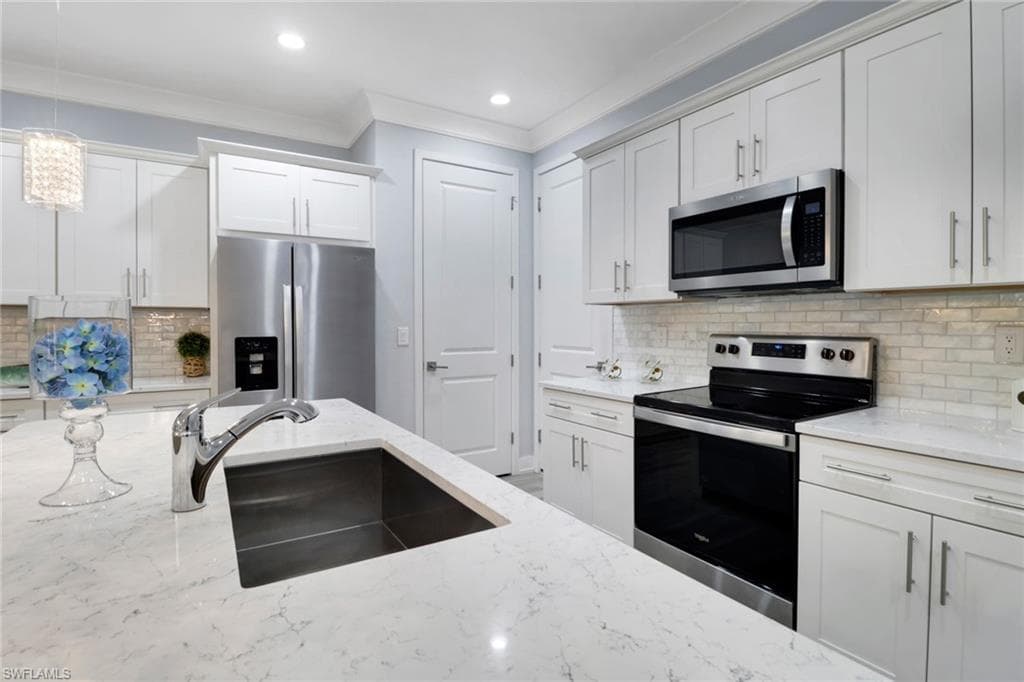 12973 Pembroke DR, NAPLES FL 34105-5