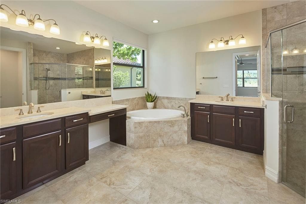 1621 Songbird CT, NAPLES FL 34120-10