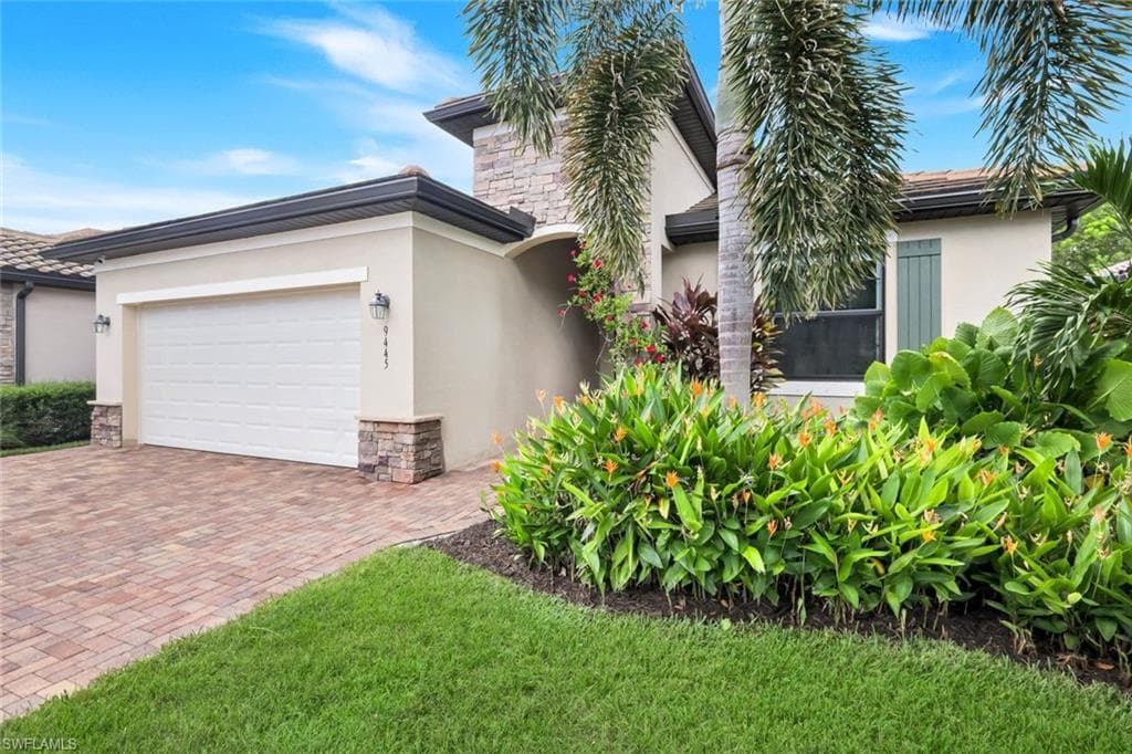 9445 Glenforest DR, NAPLES FL 34120-22