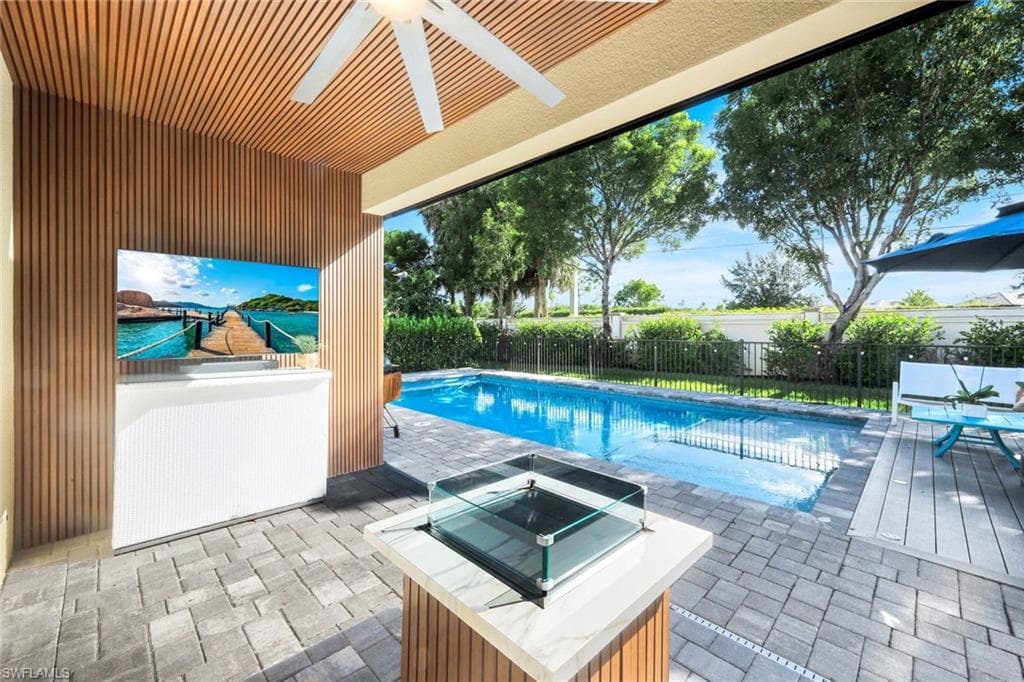 9445 Glenforest DR, NAPLES FL 34120-1