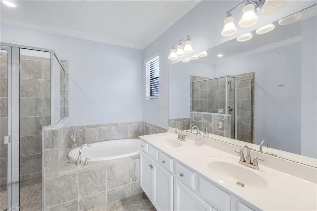 9445 Glenforest DR, NAPLES FL 34120-16