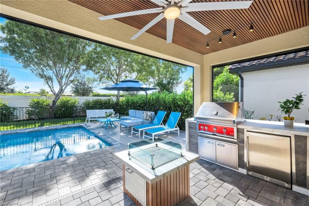 9445 Glenforest DR, NAPLES FL 34120-29