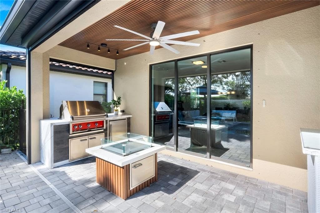 9445 Glenforest DR, NAPLES FL 34120-28